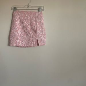 Wild label women’s pink floral textured mini skirt excellent condition no flaw